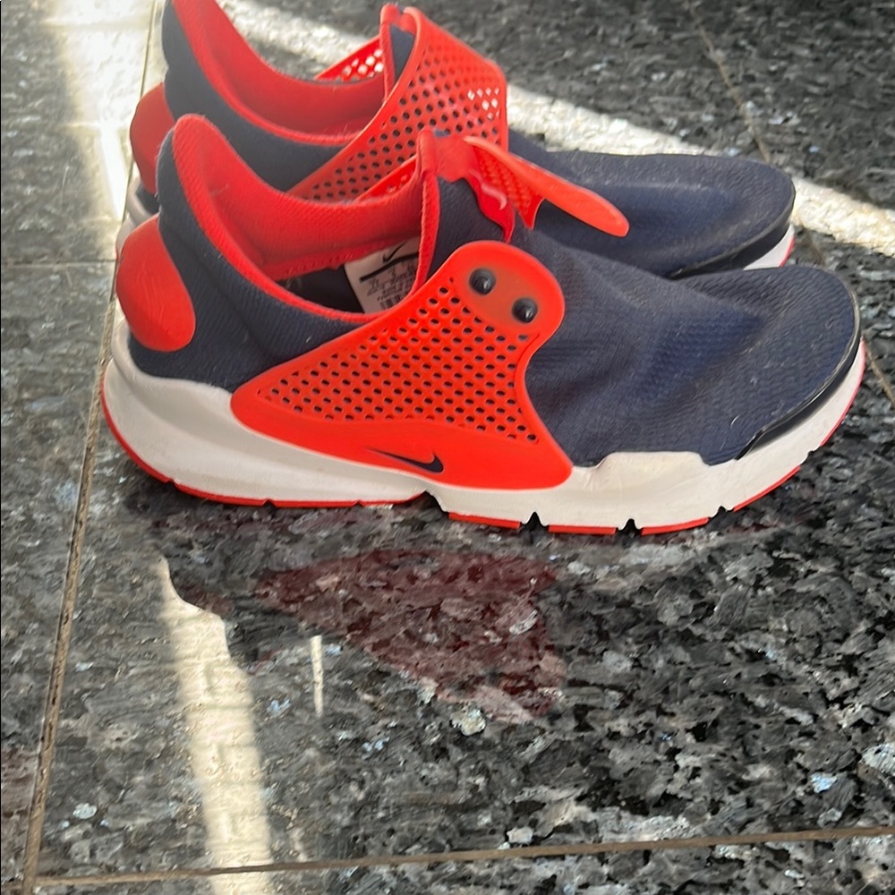 Nike slip ons no lace sneakers